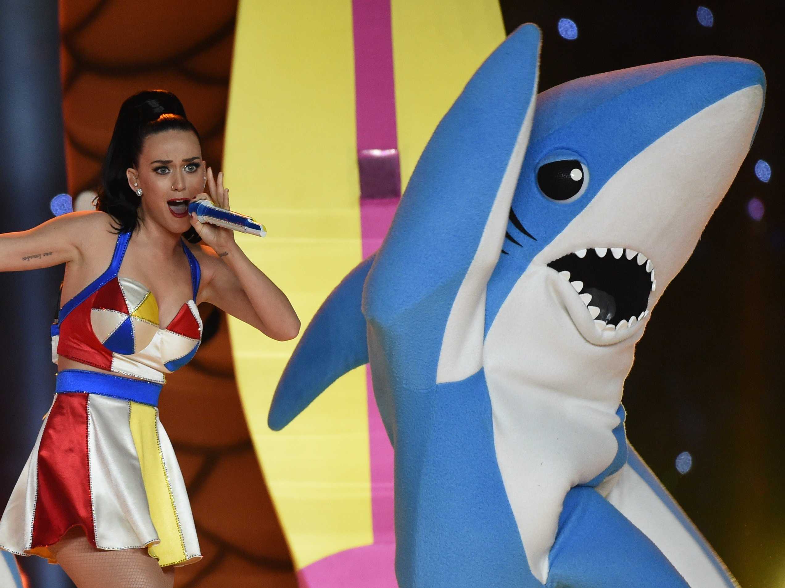 one-of-katy-perrys-dancing-sharks-reveals-his-identity-during-a-reddit-ama