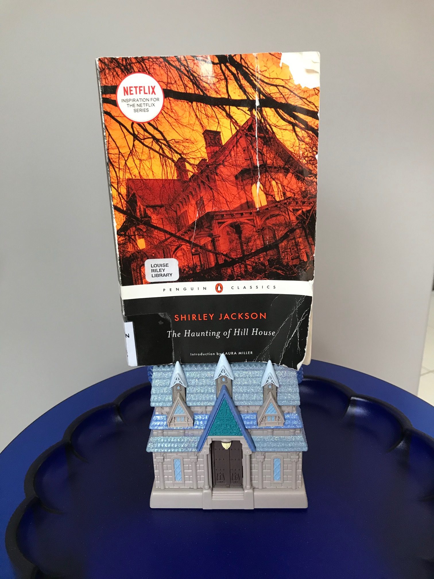 The Haunting of Hill House by Shirley Jackson book