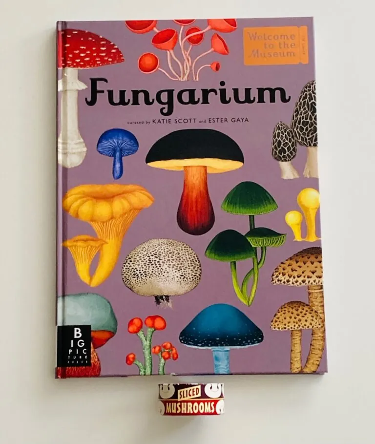 cover image of Fungarium by Katie Scott and Ester Gaya