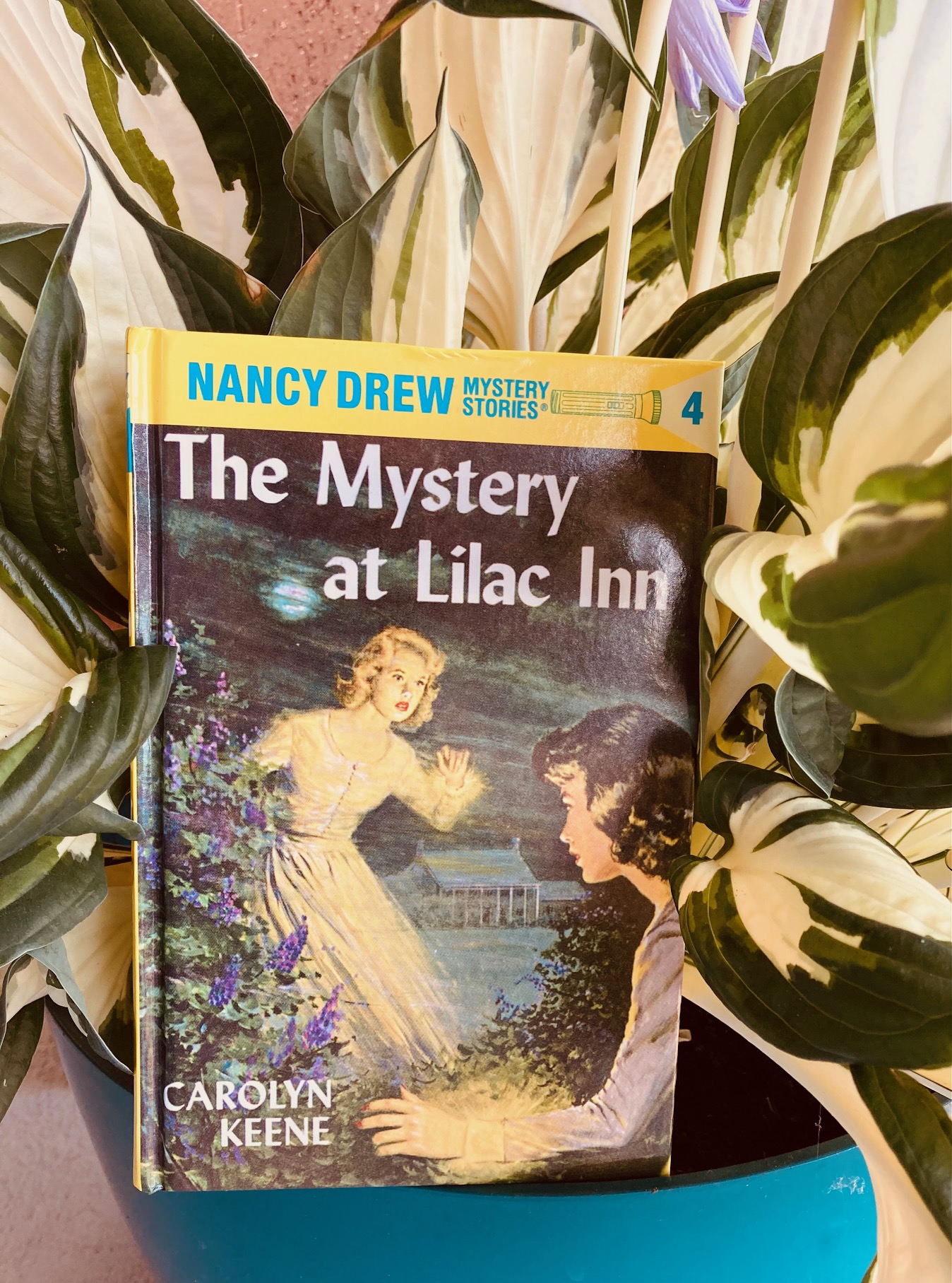 Nancy Drew, The Mystery at Lilac Inn by Carolyn Keene